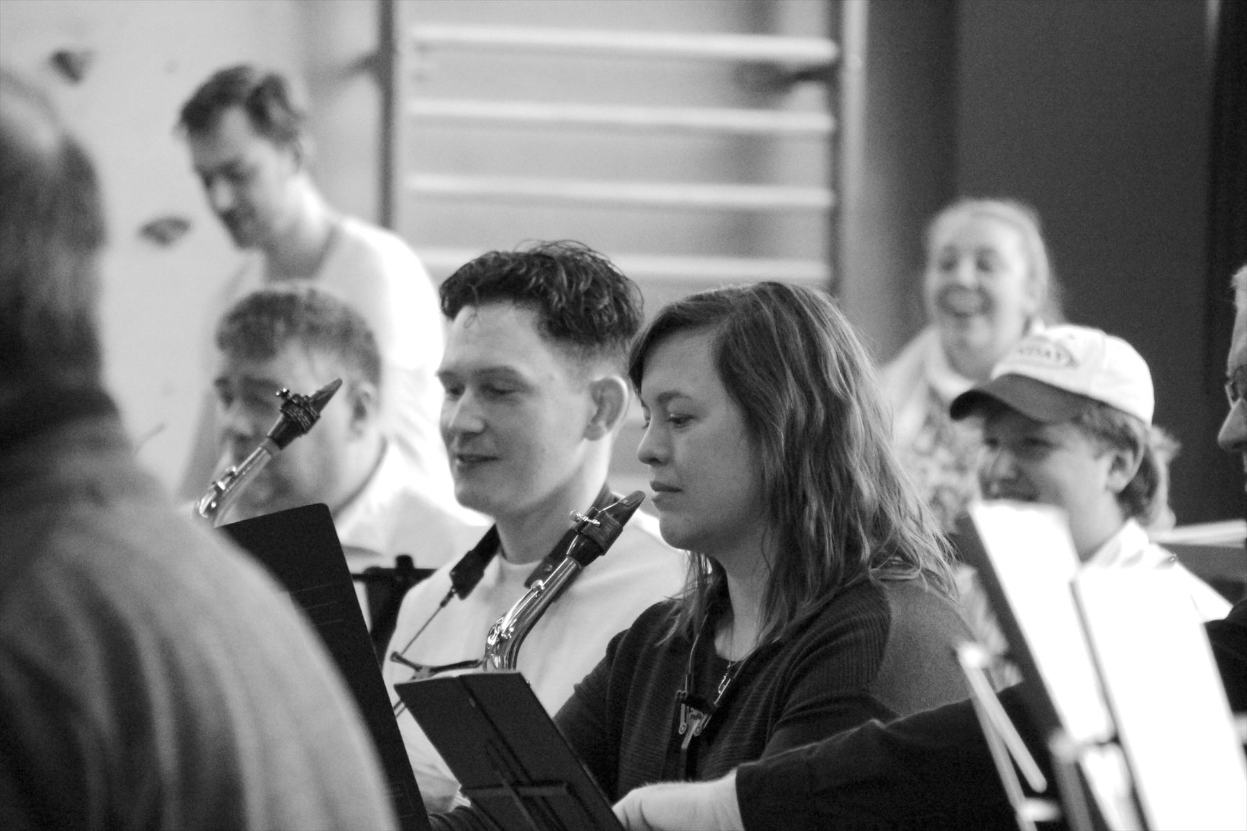 Schwarzweißaufnahme aus der Orchesterprobe