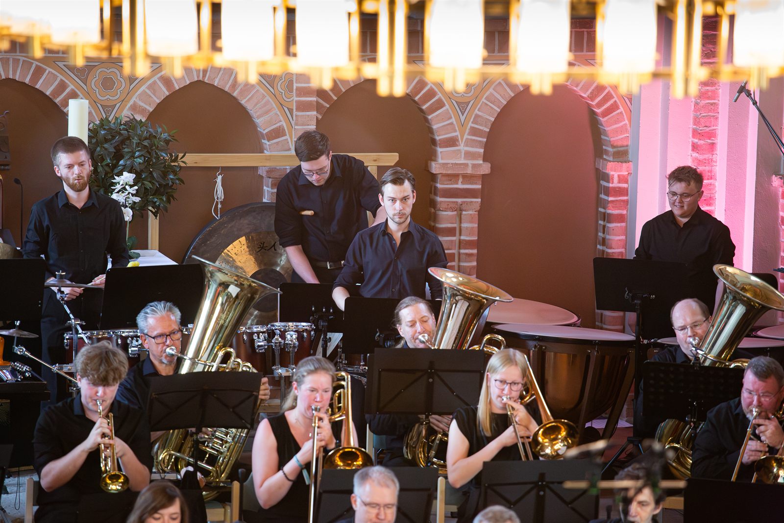 Orchester auf der B&uuml;hne beim Konzert